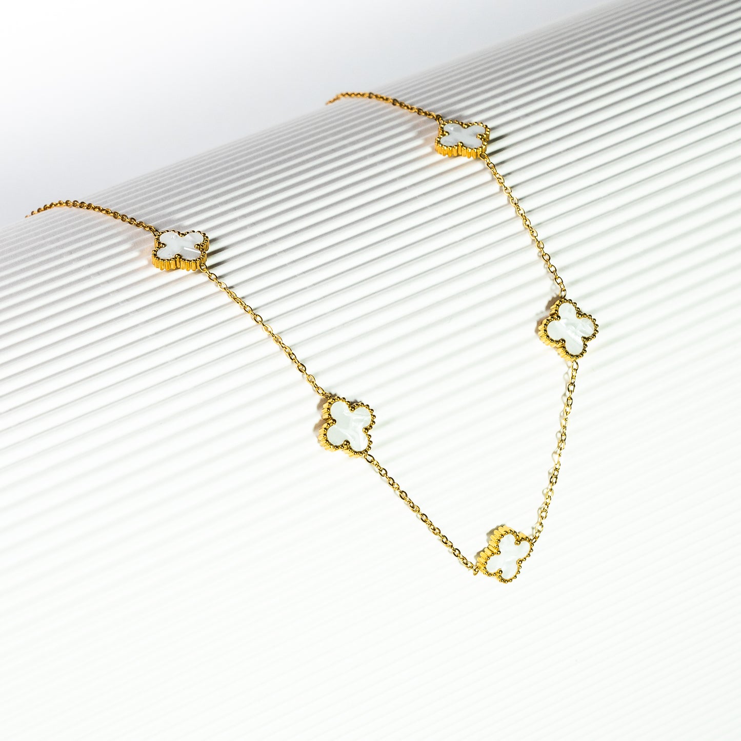 ГЕРДАН LIORA – GOLD & WHITE