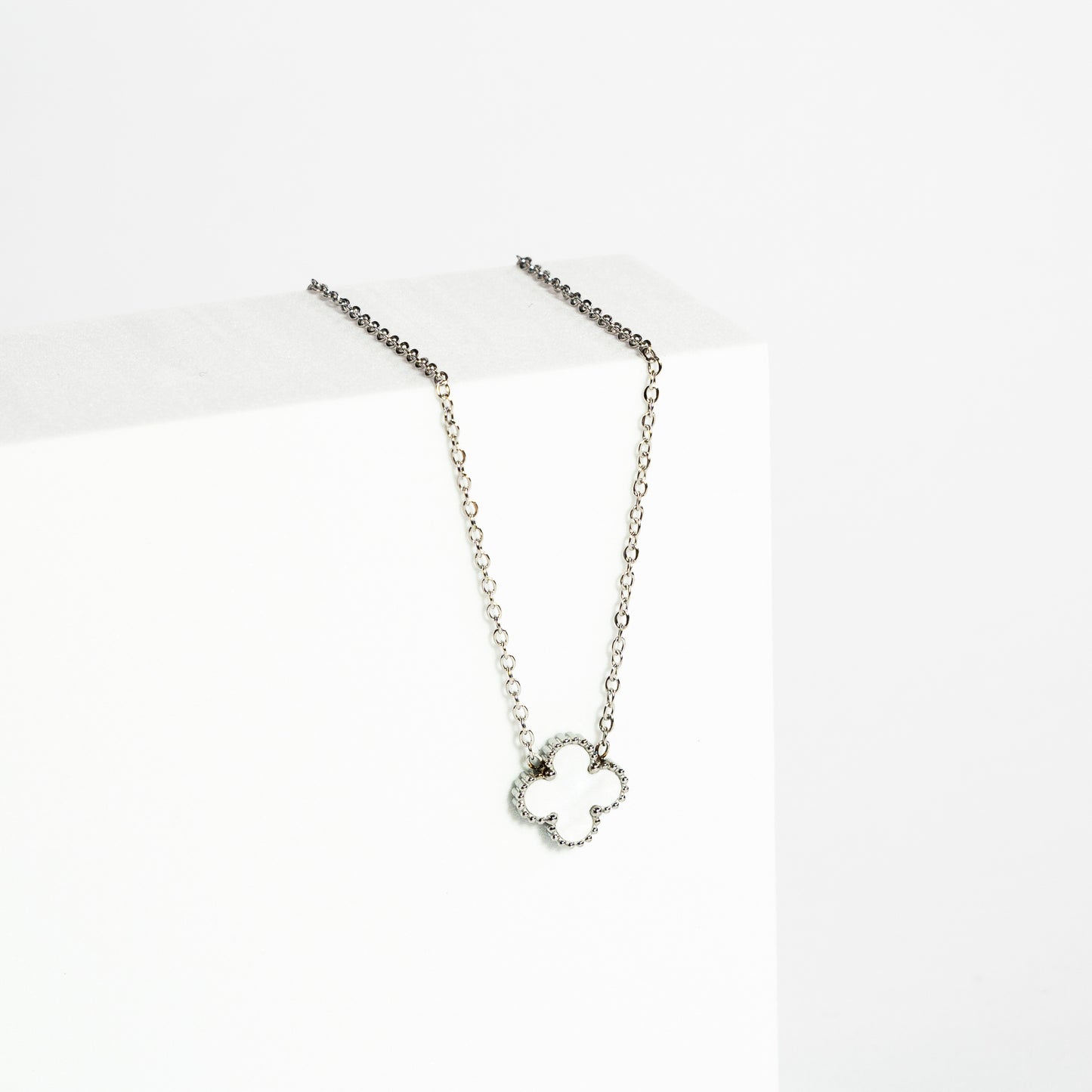 КОМПЛЕКТ LIORA – SILVER & WHITE