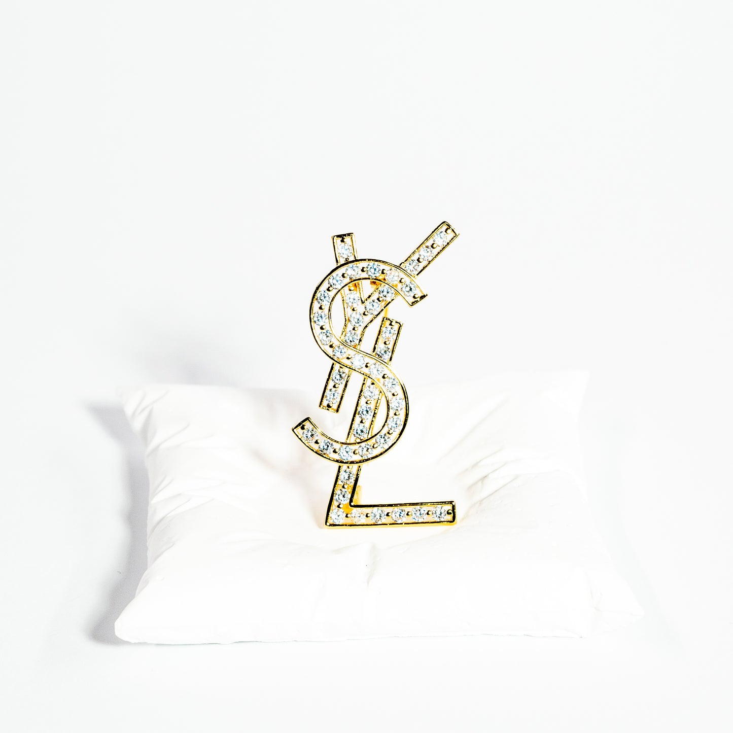БРОШКА SHINY – GOLD WITH DIAMONDS