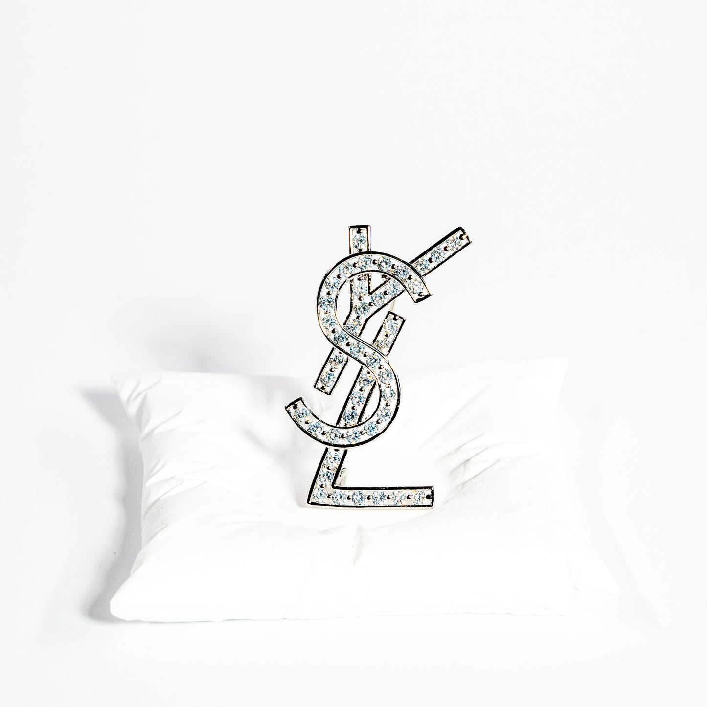 БРОШКА SHINY – SILVER WITH DIAMONDS