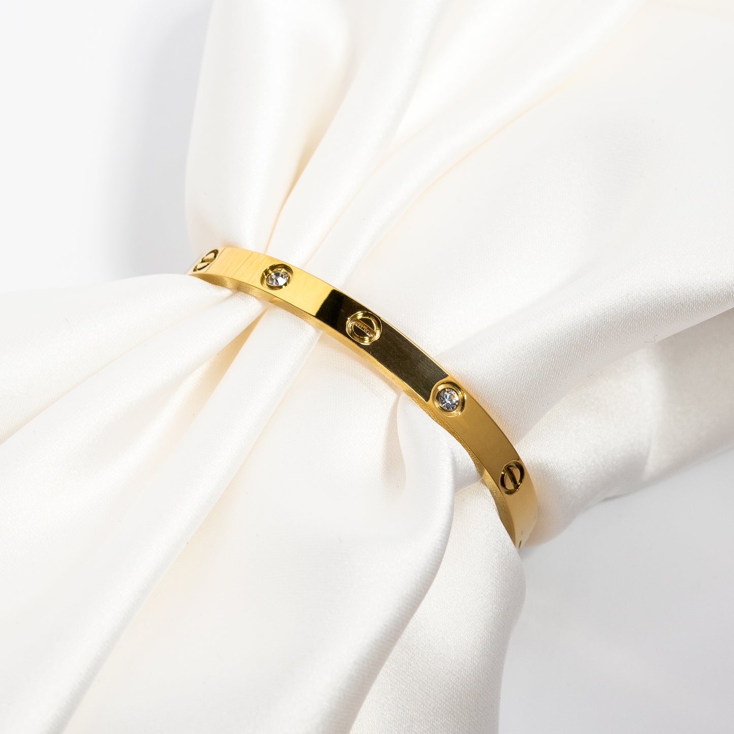 ГРИВНА NOA – GOLD WITH DIAMONDS