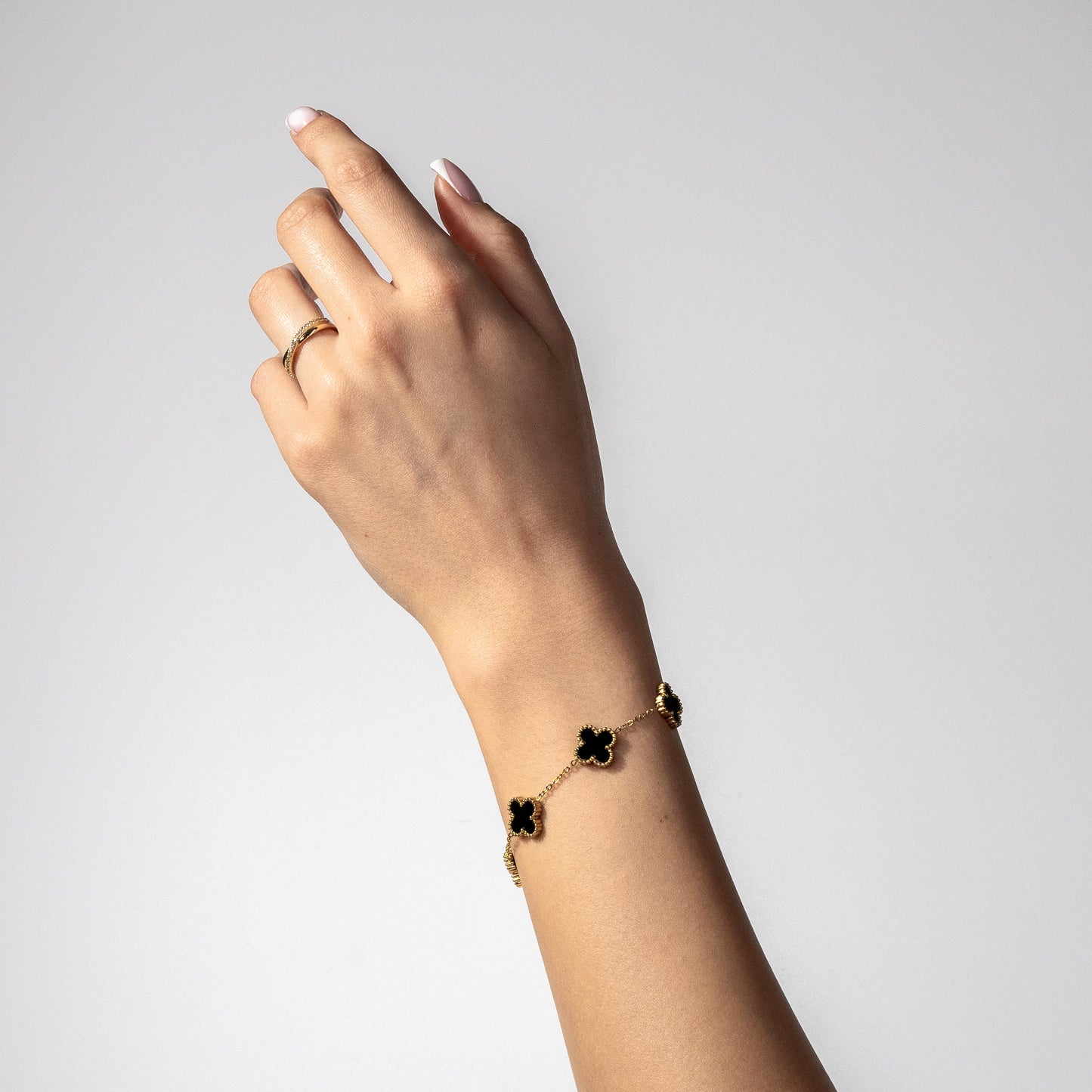 ГРИВНА LIORA – GOLD & BLACK