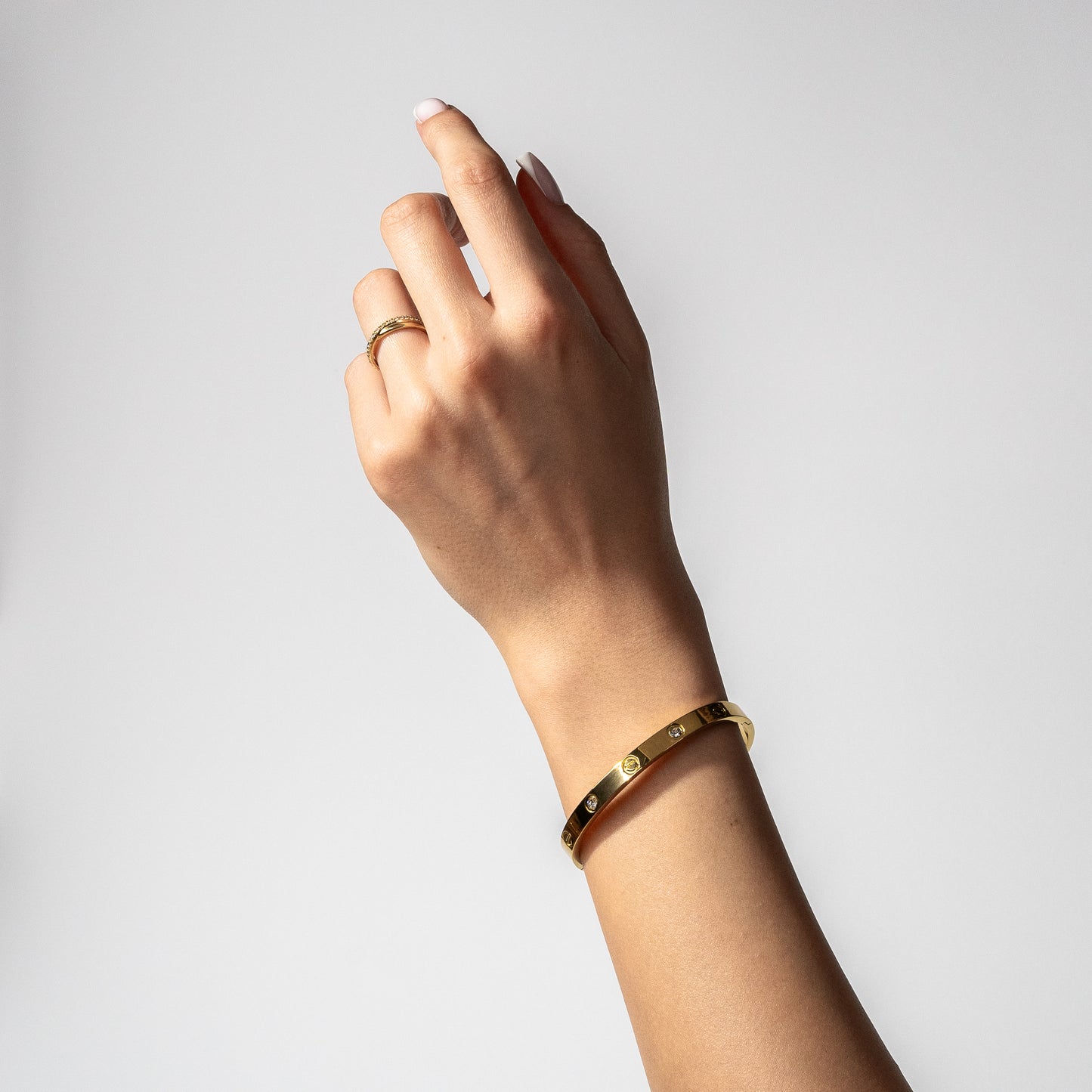 ГРИВНА NOA – GOLD WITH DIAMONDS