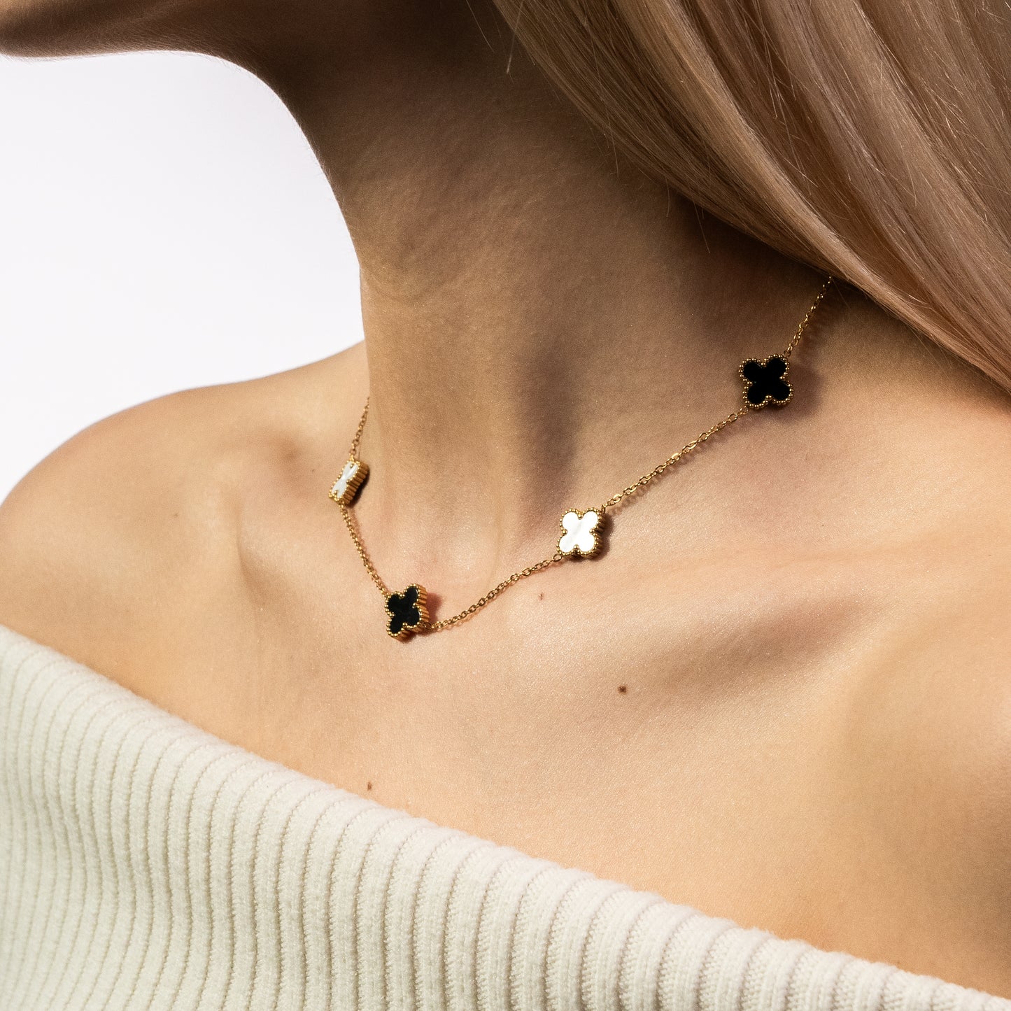 ГЕРДАН LIORA – GOLD, BLACK & WHITE